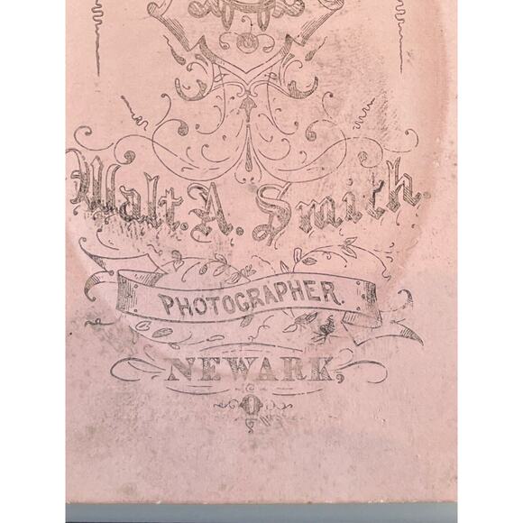 Antique CDV Carte de Visite Photography Sepia Walt A Smith Well Dressed Woman - Picture 3 of 4